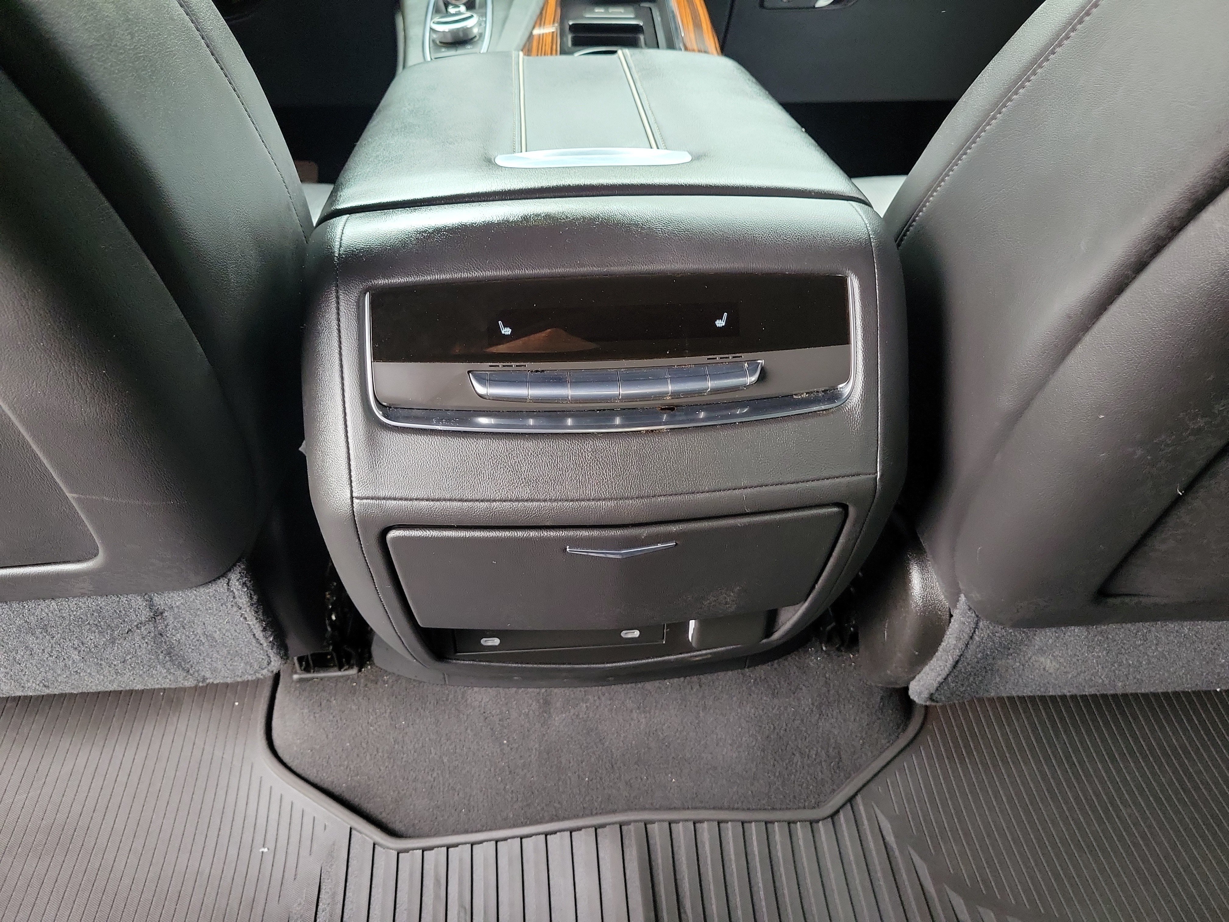 Used 2021 Cadillac Escalade Premium Luxury AWD/4WD image 14