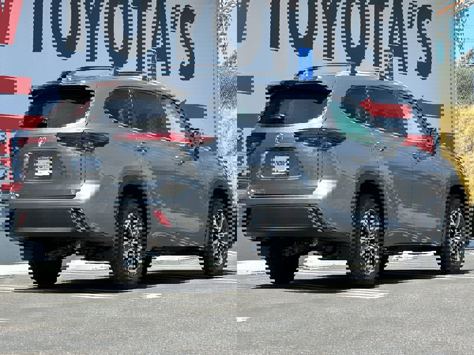 New 2026 Toyota Highlander XLE image 5