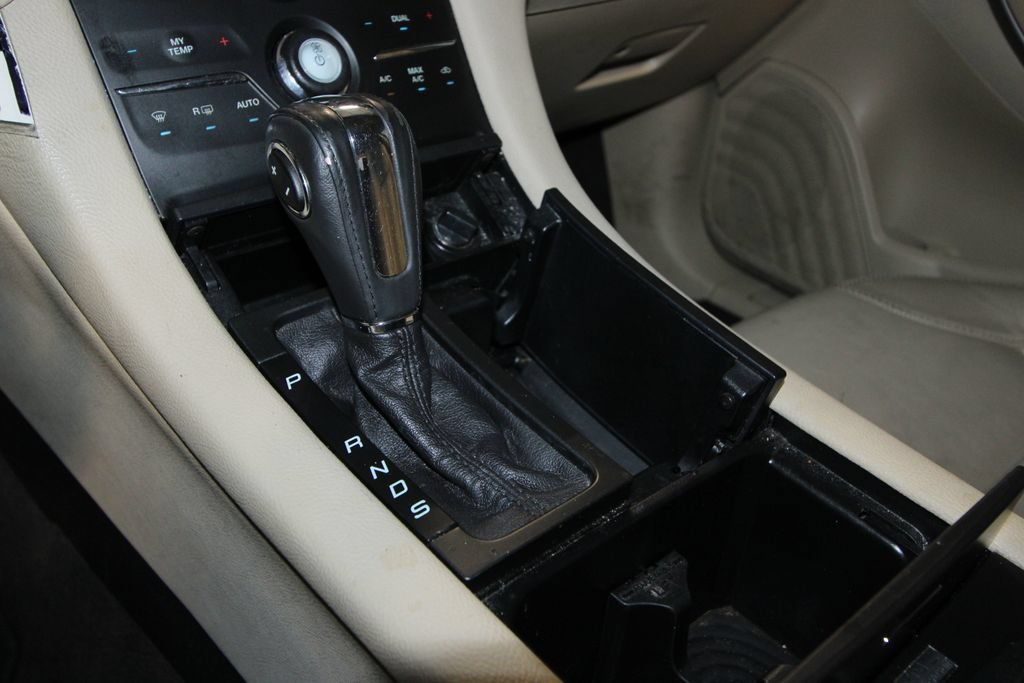 Used 2013 Ford Taurus SEL FWD image 13