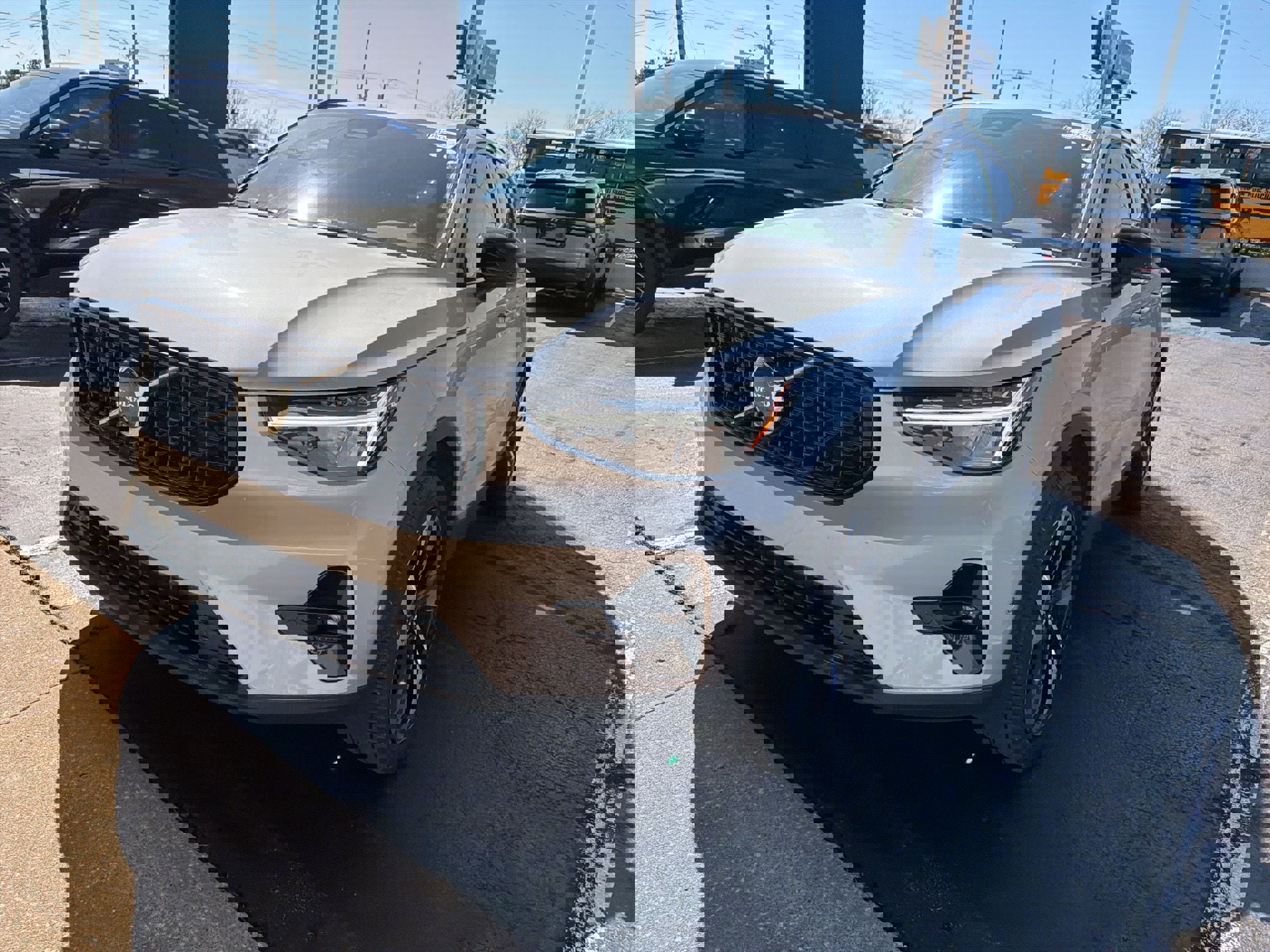 Used 2025 Volvo XC40 B5 Plus image 1