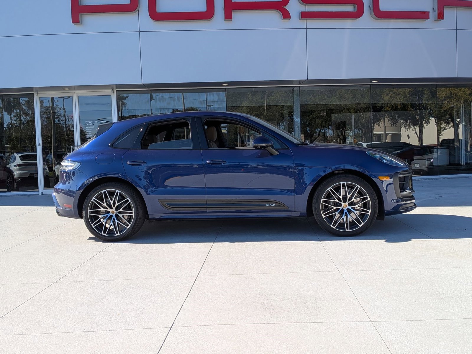 Certified 2025 Porsche Macan GTS image 8