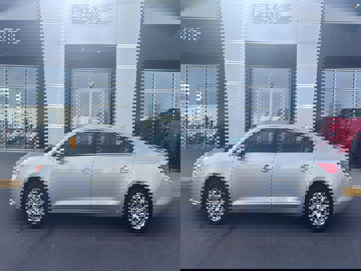 Used 2013 Buick LaCrosse image 1