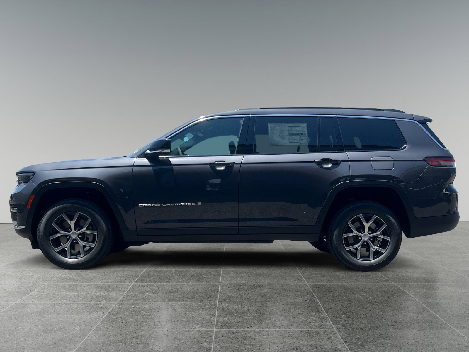 Used 2025 Jeep Grand Cherokee L Limited RWD image 2