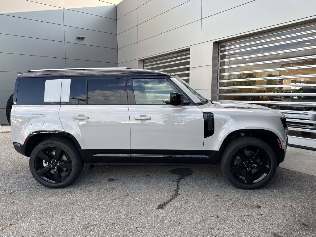 New 2026 Land Rover Defender 110 X-Dynamic SE AWD/4WD image 8