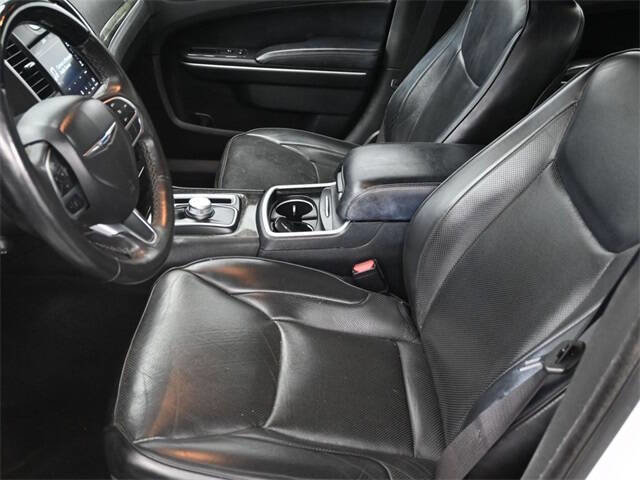 Used 2020 Chrysler 300 Limited image 6