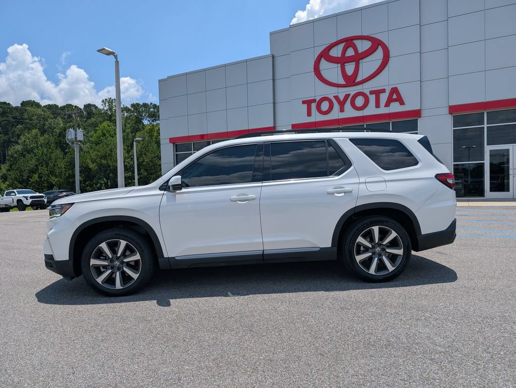 Used 2025 Honda Pilot Touring image 2