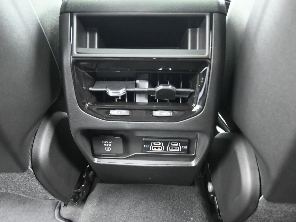 New 2025 Jeep Grand Cherokee Altitude image 24