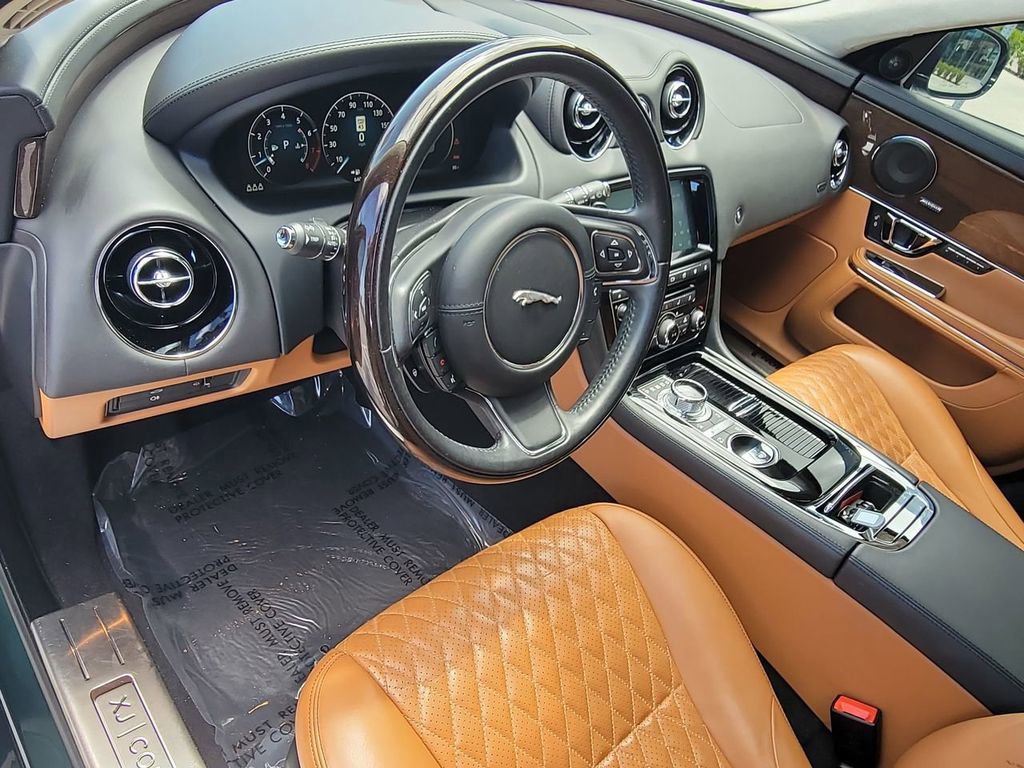 Used 2019 Jaguar XJ L Supercharged RWD image 25