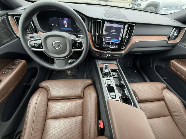 Used 2025 Volvo XC60 B5 Ultra w/ Climate Package AWD/4WD image 11