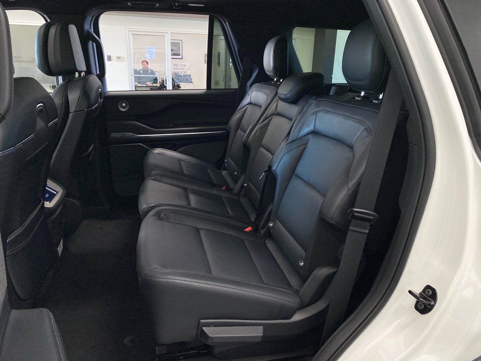 New 2026 Lincoln Navigator Reserve w/ Jet Appearance Package image 12
