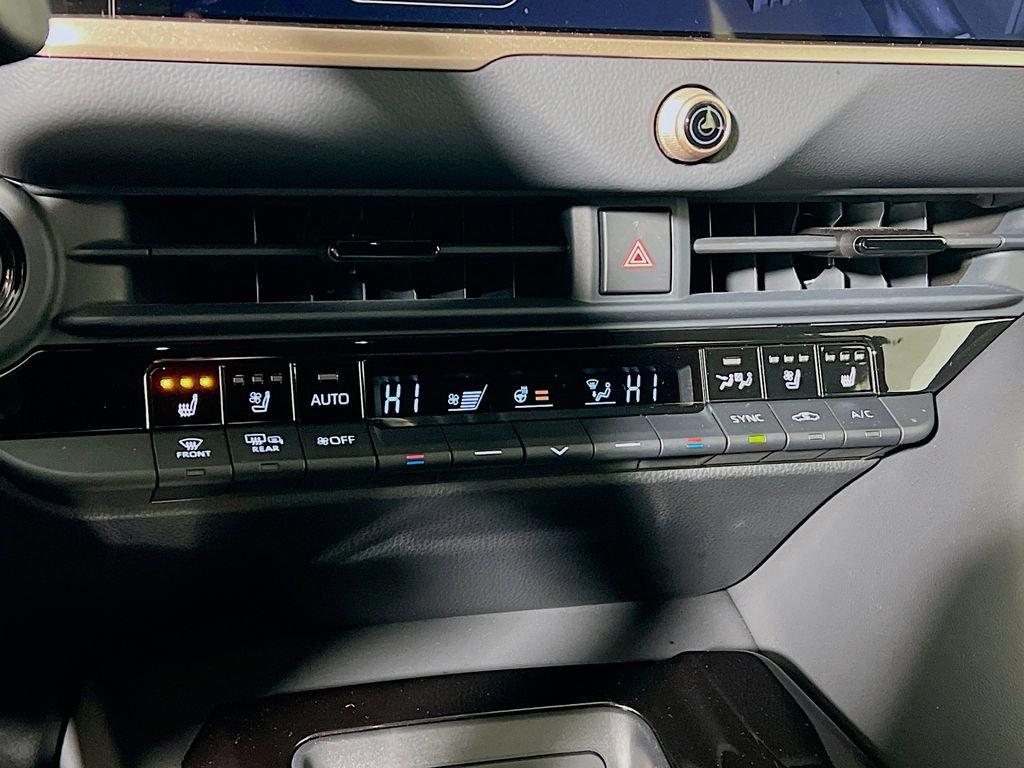 Certified 2025 Toyota Crown Signia image 15