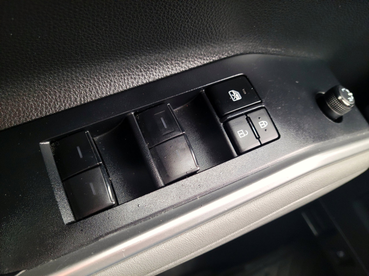 Used 2023 Toyota Highlander XLE image 16