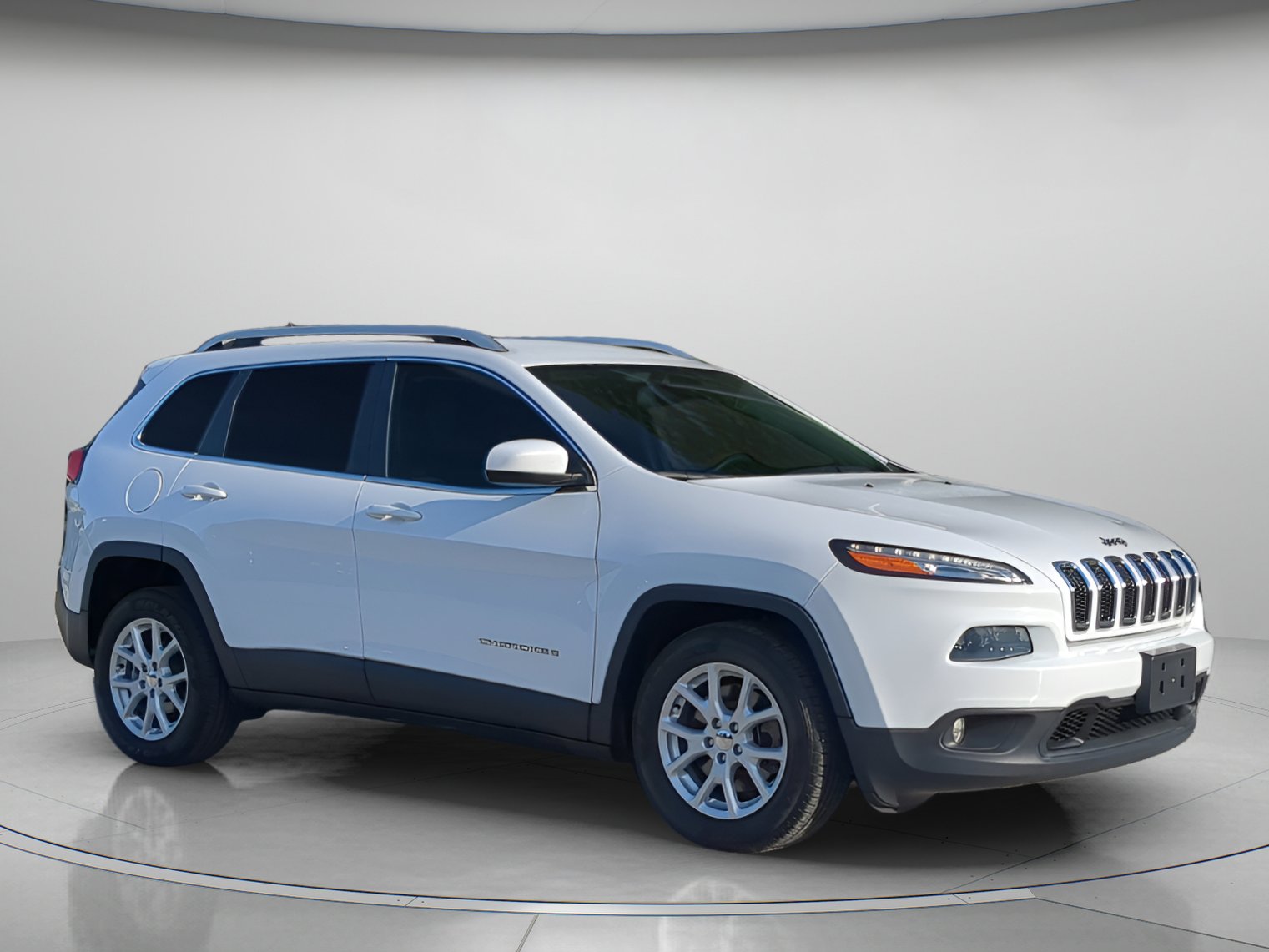 Used 2018 Jeep Cherokee Latitude w/ Safety Group FWD image 38