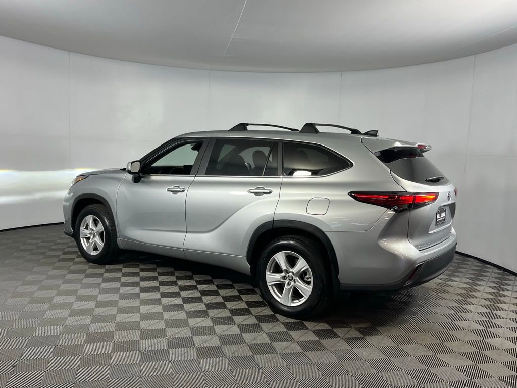 Used 2023 Toyota Highlander LE image 8