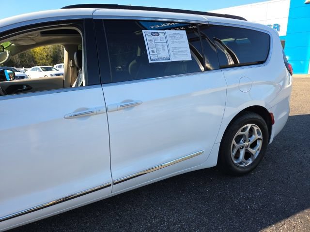 Used 2023 Chrysler Pacifica Limited FWD image 36