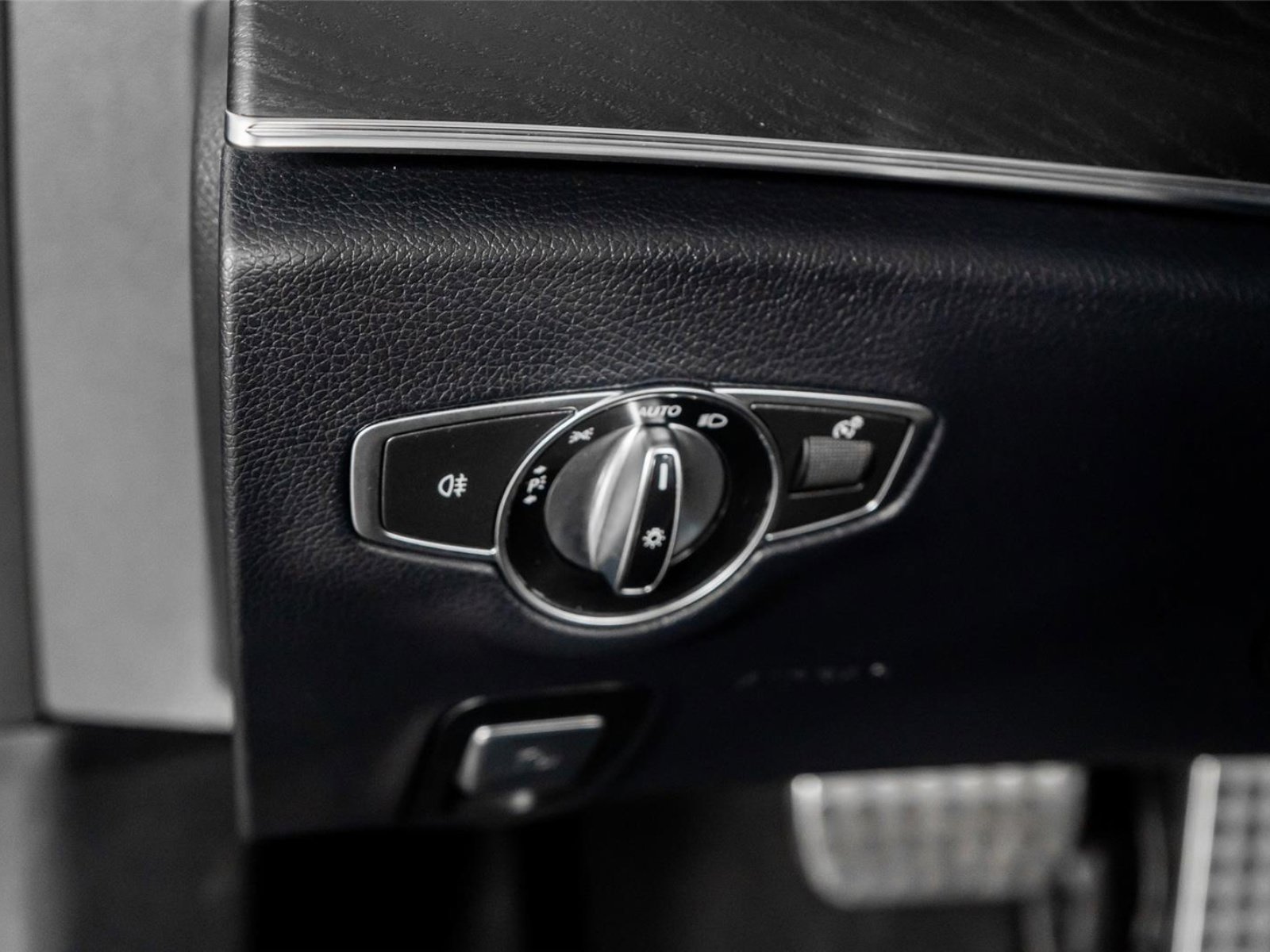 Used 2023 Mercedes-Benz E 450 Cabriolet w/ AMG Line image 37