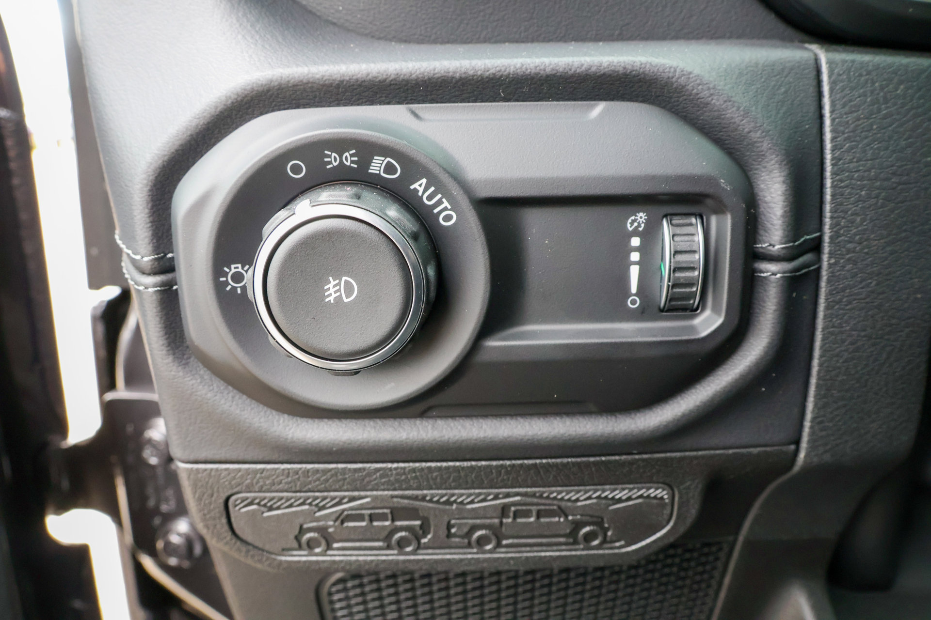 New 2026 Jeep Wrangler Unlimited Sahara AWD/4WD image 32
