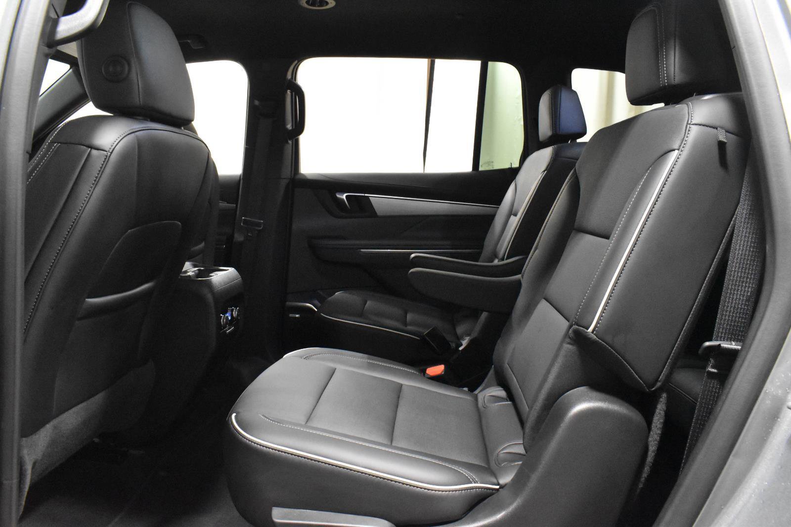 Used 2025 Buick Enclave Preferred image 4