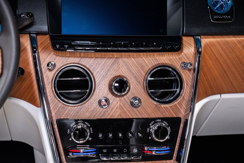 Used 2023 Rolls-Royce Cullinan w/ Cullinan Package AWD/4WD image 13