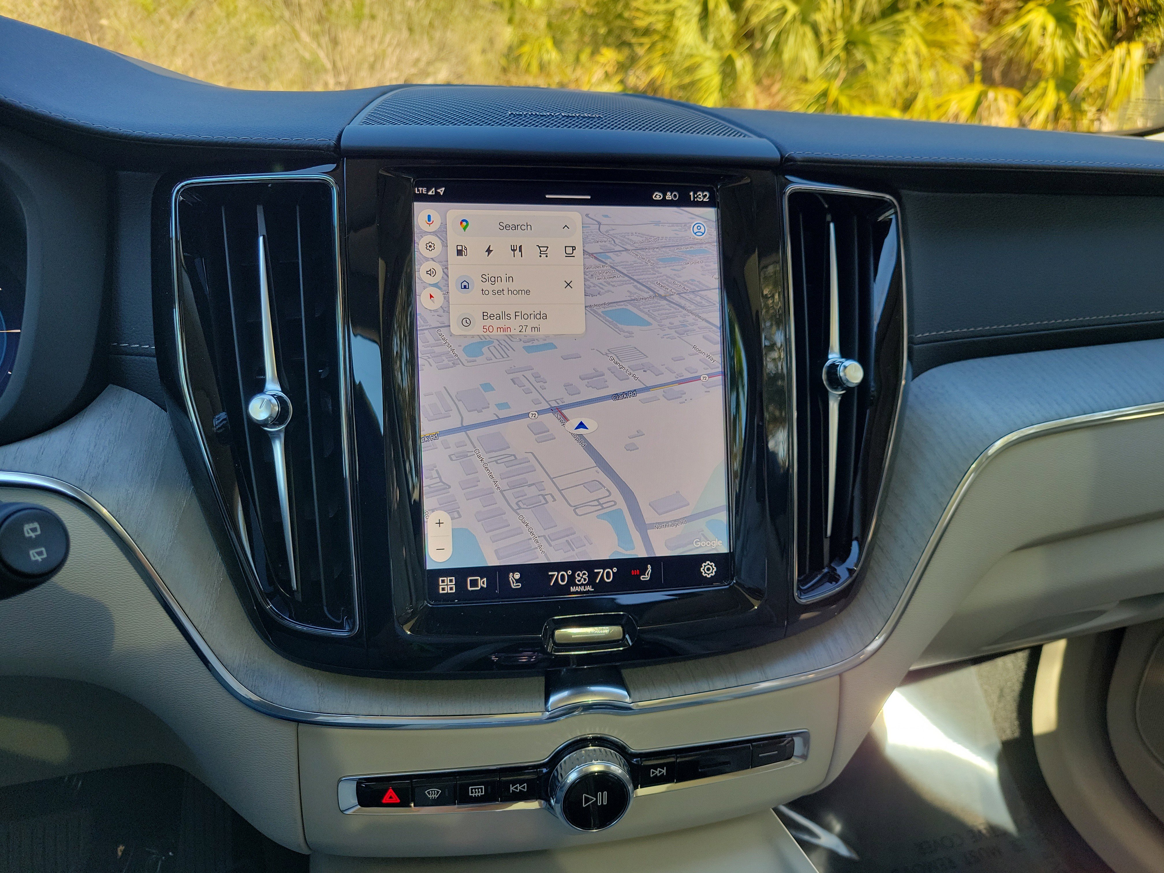 Used 2025 Volvo XC60 T8 Ultra w/ Climate Package image 24