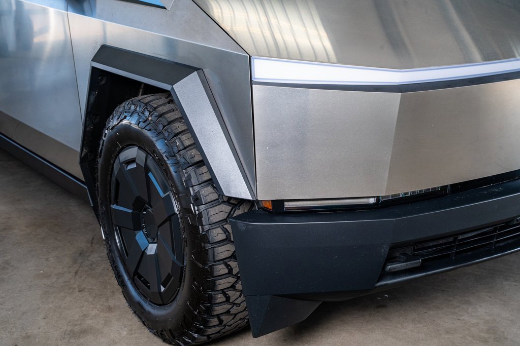 Used 2024 Tesla Cybertruck AWD Crew Cab image 17