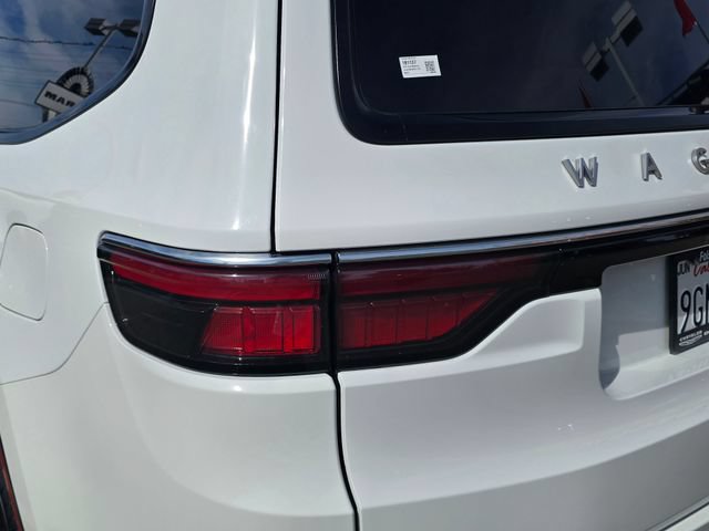Certified 2023 Jeep Wagoneer Series III w/ Preferred Equipment Group AWD/4WD image 35