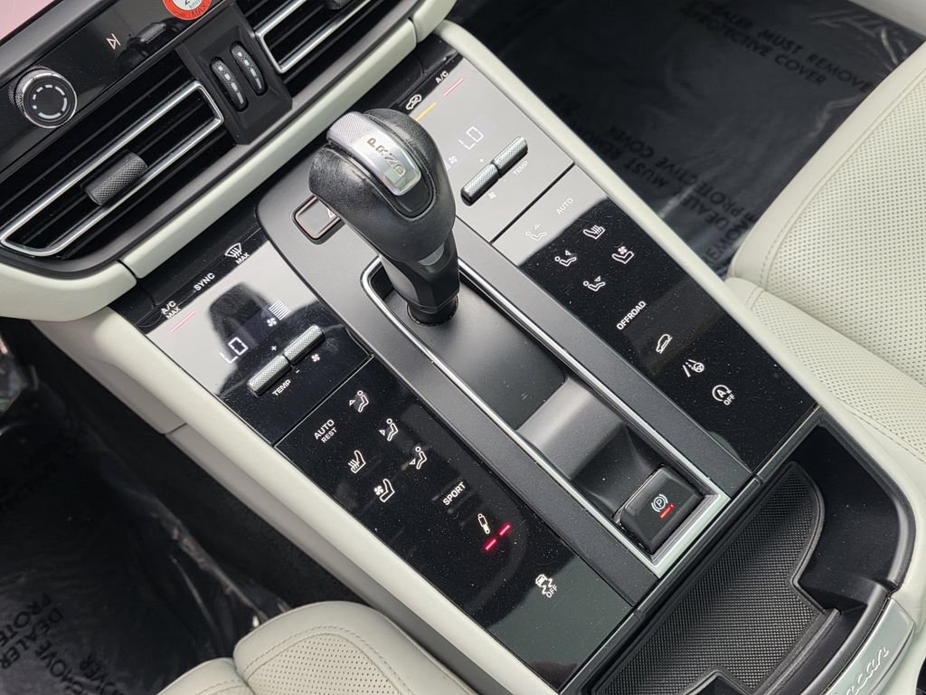 Certified 2023 Porsche Macan S AWD/4WD image 26