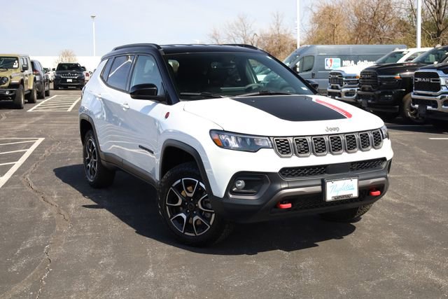 Used 2025 Jeep Compass Trailhawk image 2