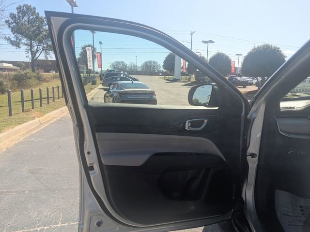 Used 2025 Jeep Compass Limited AWD/4WD image 11