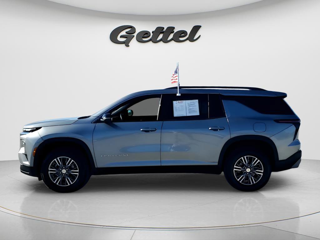 Certified 2025 Chevrolet Traverse LT FWD image 2