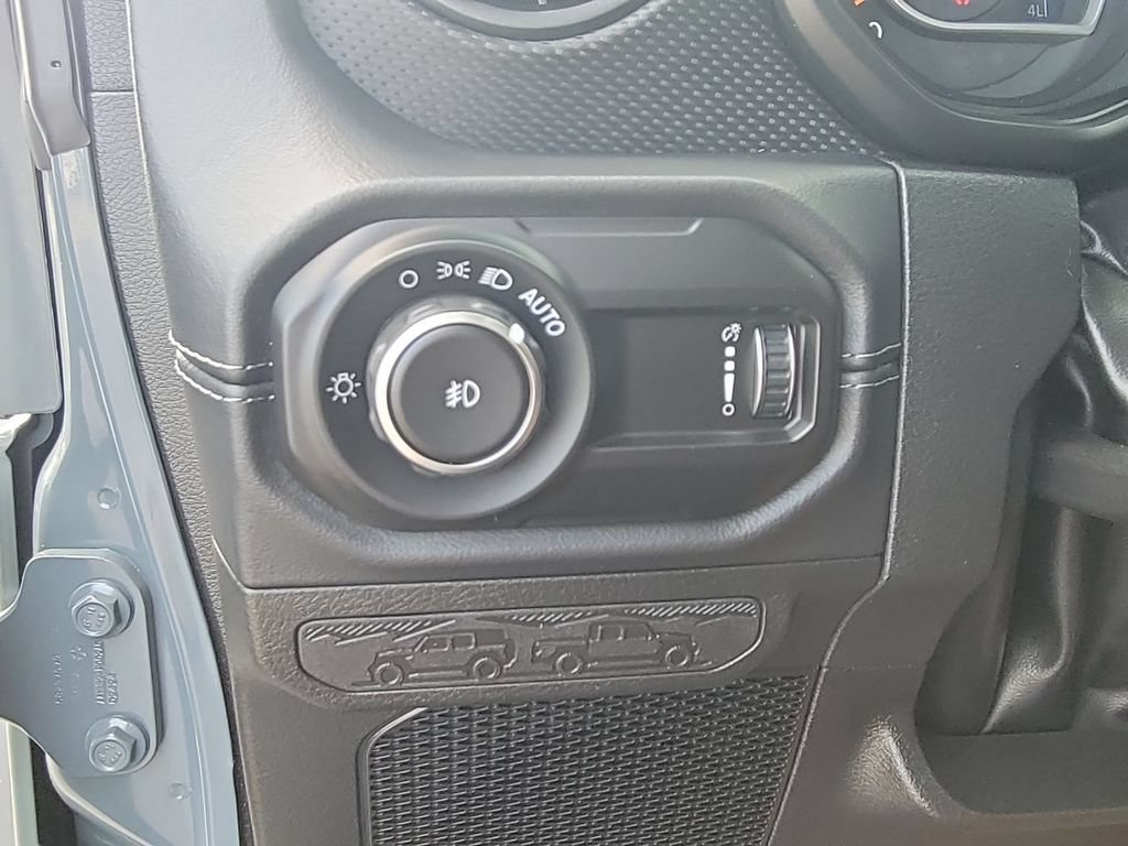 Used 2025 Jeep Wrangler Unlimited Rubicon AWD/4WD image 18