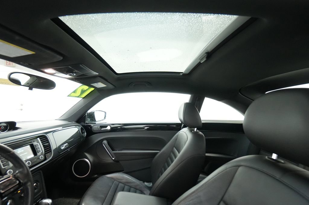 Used 2012 Volkswagen Beetle Turbo FWD image 26