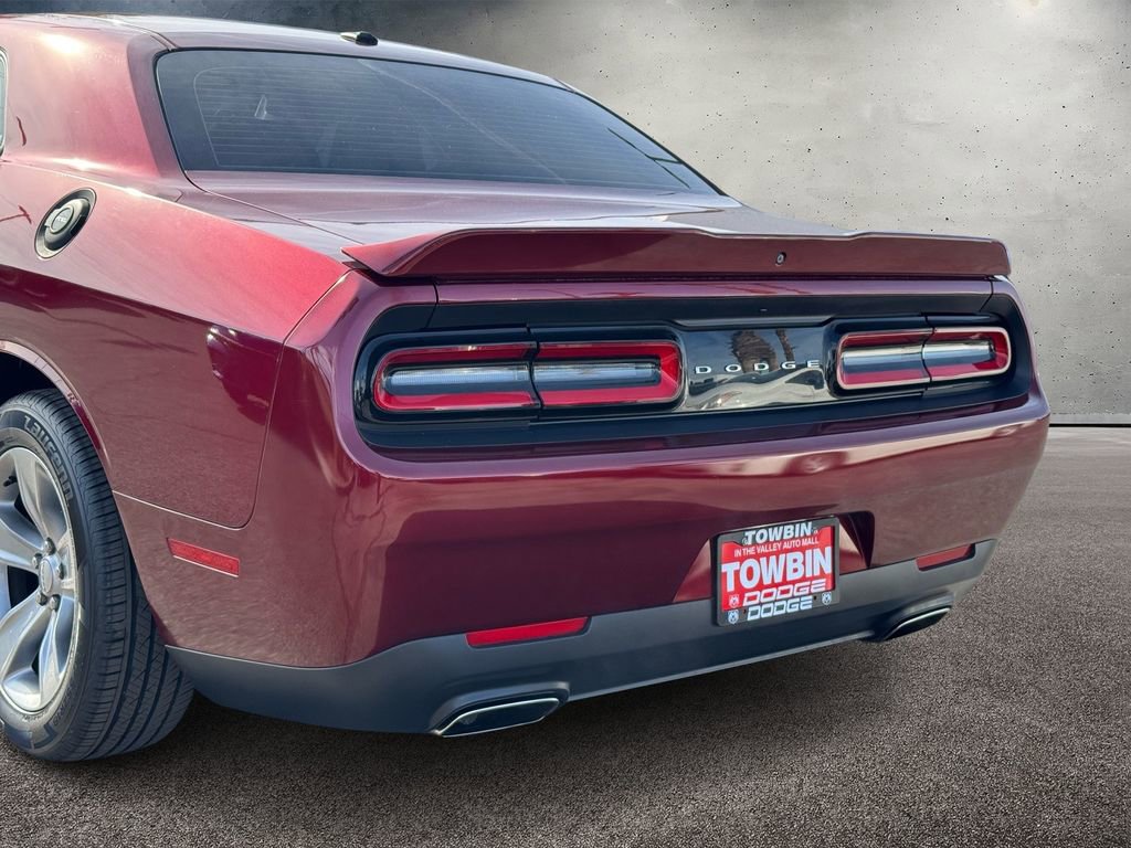 Used 2019 Dodge Challenger SXT image 5