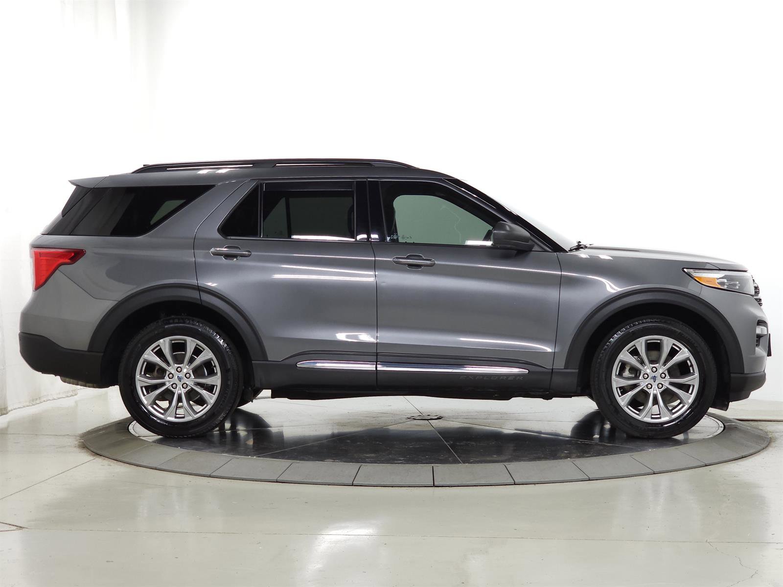 Used 2023 Ford Explorer XLT w/ Equipment Group 202A AWD/4WD image 12
