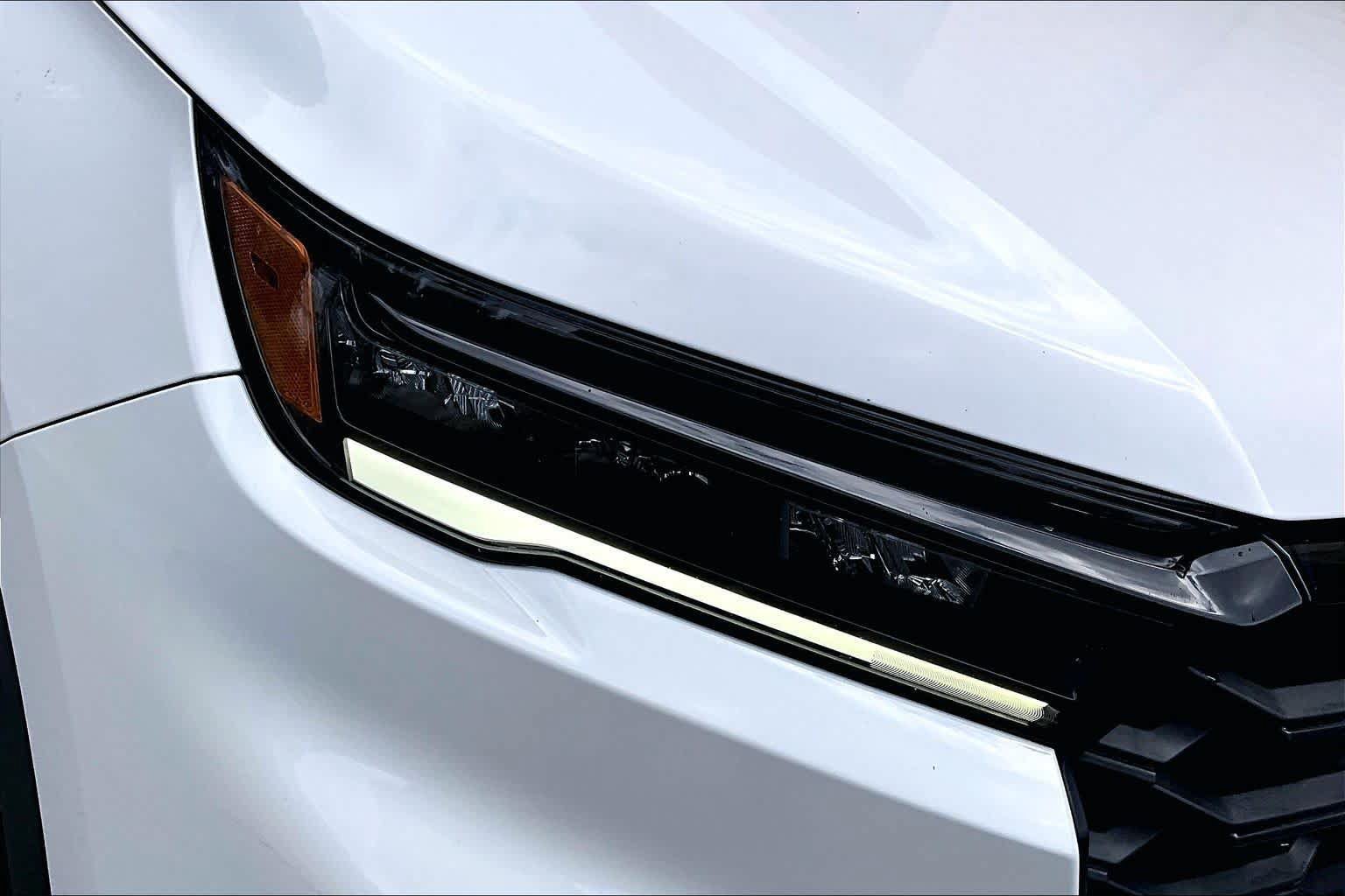 Used 2025 Honda Pilot Sport image 28
