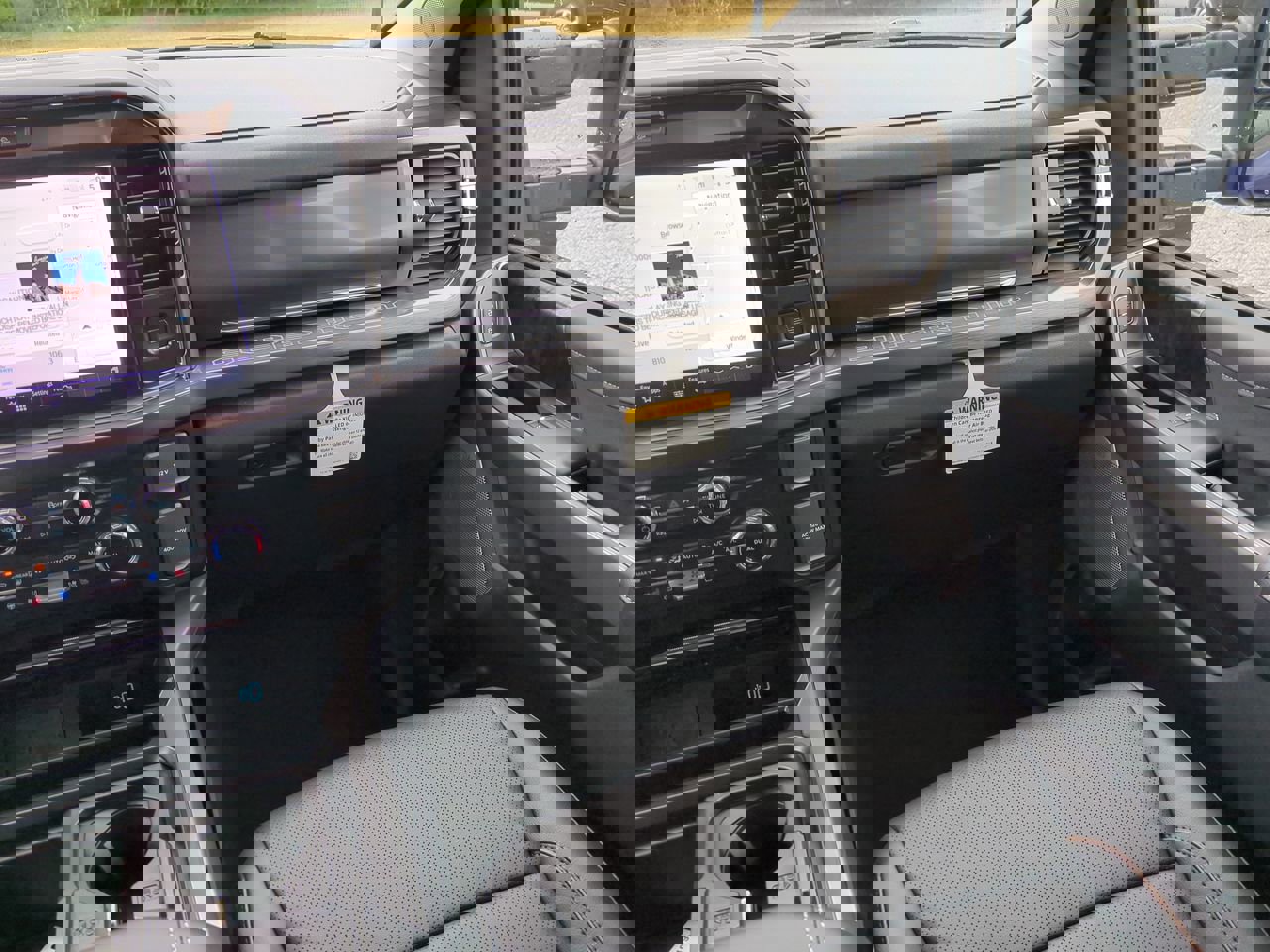 New 2026 Ford F250 Lariat w/ Black Appearance Package image 17