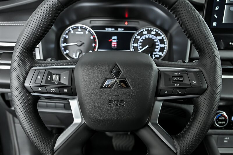 New 2026 Mitsubishi Outlander LE FWD image 45