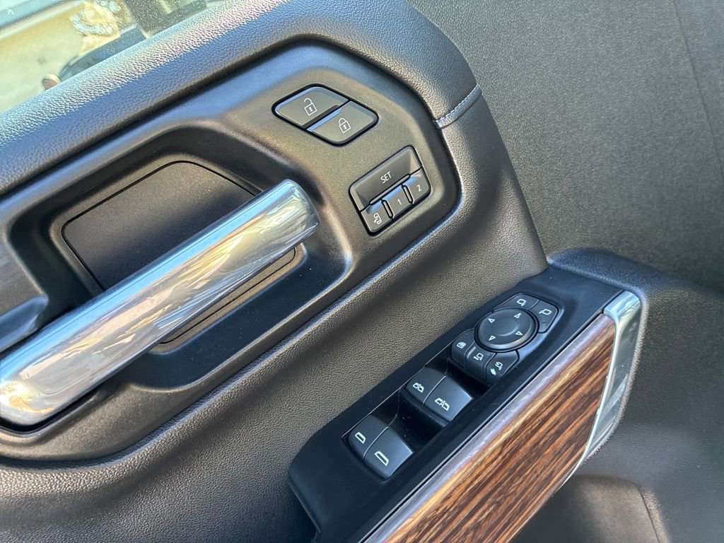 Used 2020 Chevrolet Silverado 2500 High Country w/ Technology Package image 12