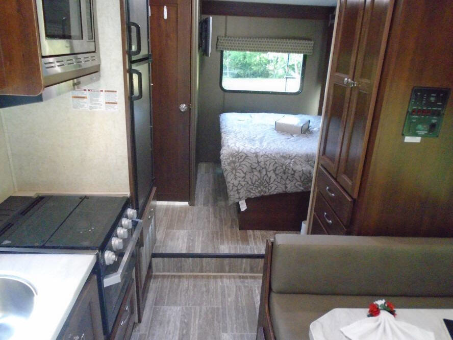 Used 2019 Chevrolet Express 4500 w/ RV Package RWD image 34