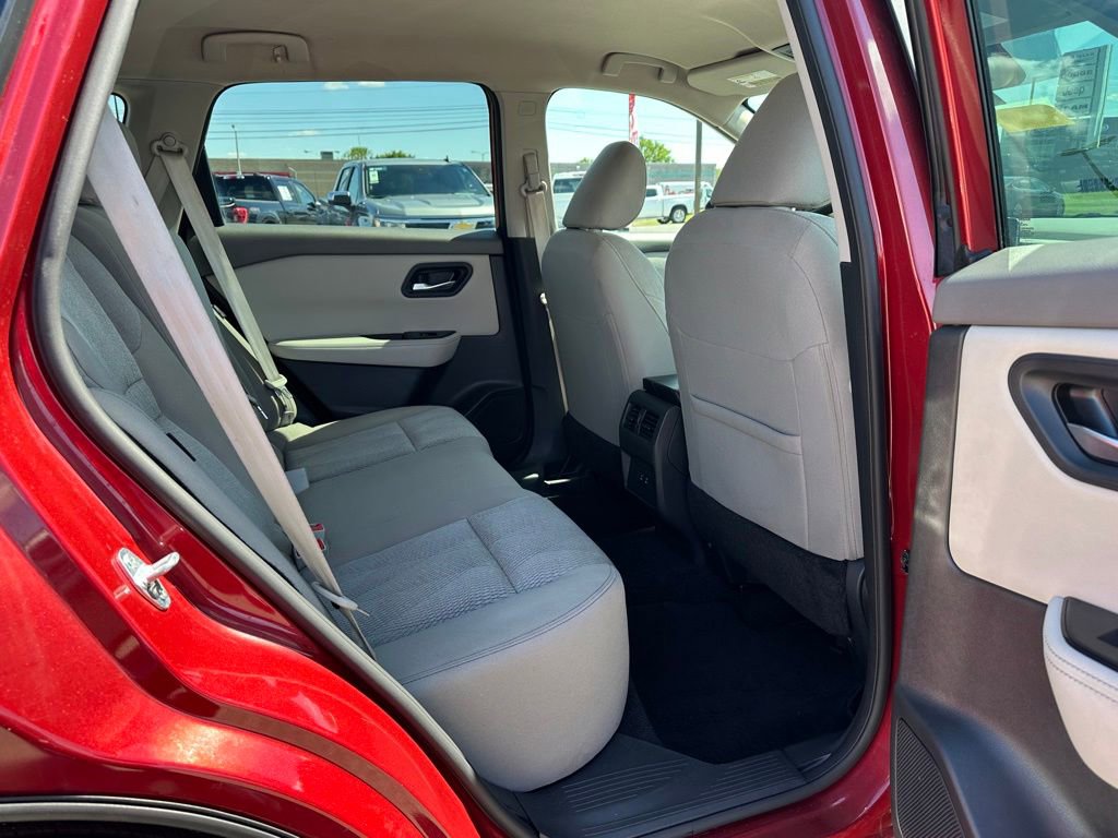 Used 2025 Nissan Rogue SV AWD/4WD image 14