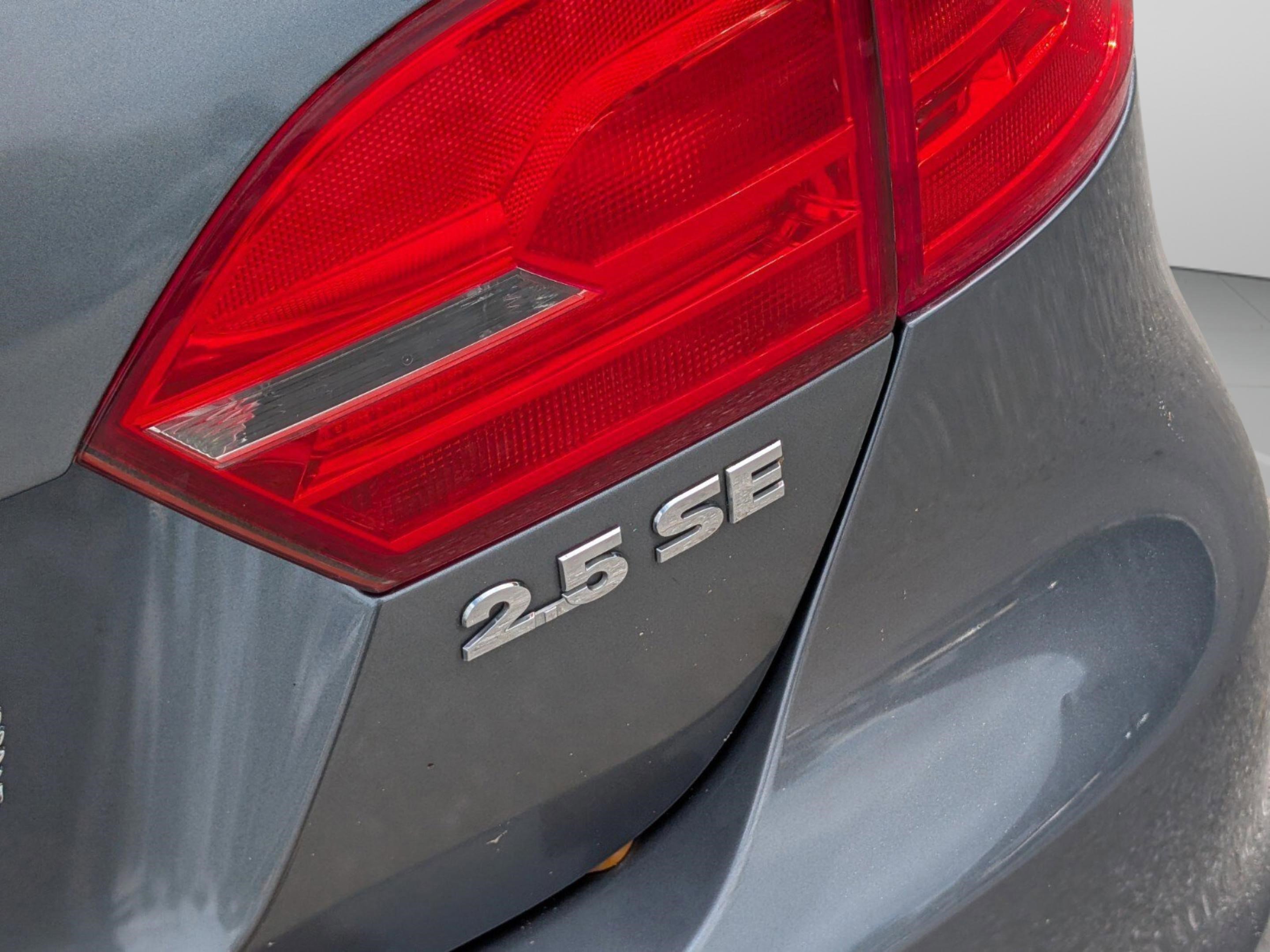 Used 2012 Volkswagen Jetta SE FWD image 23