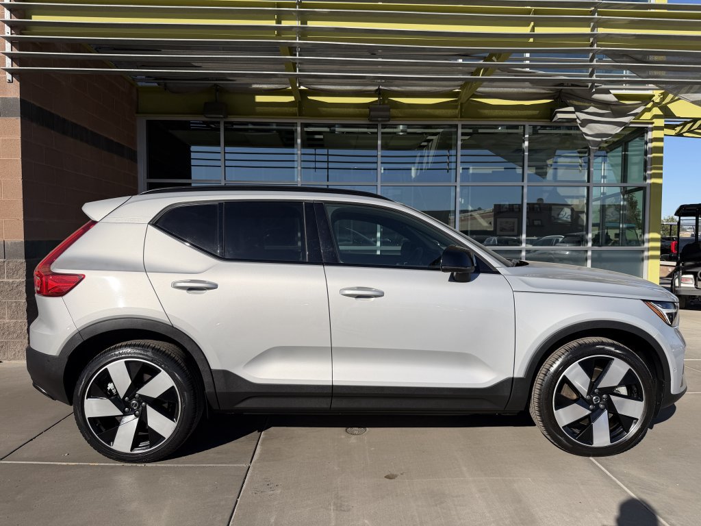 Used 2023 Volvo XC40 Recharge Ultimate AWD/4WD image 9