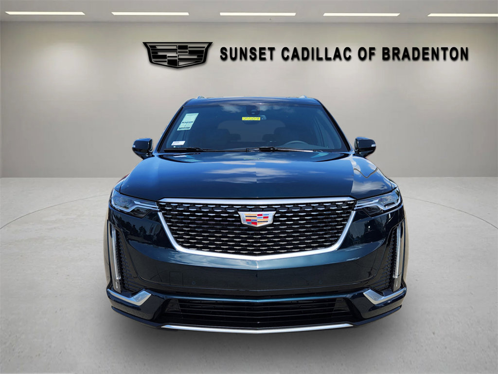 New 2025 Cadillac XT6 Luxury image 2