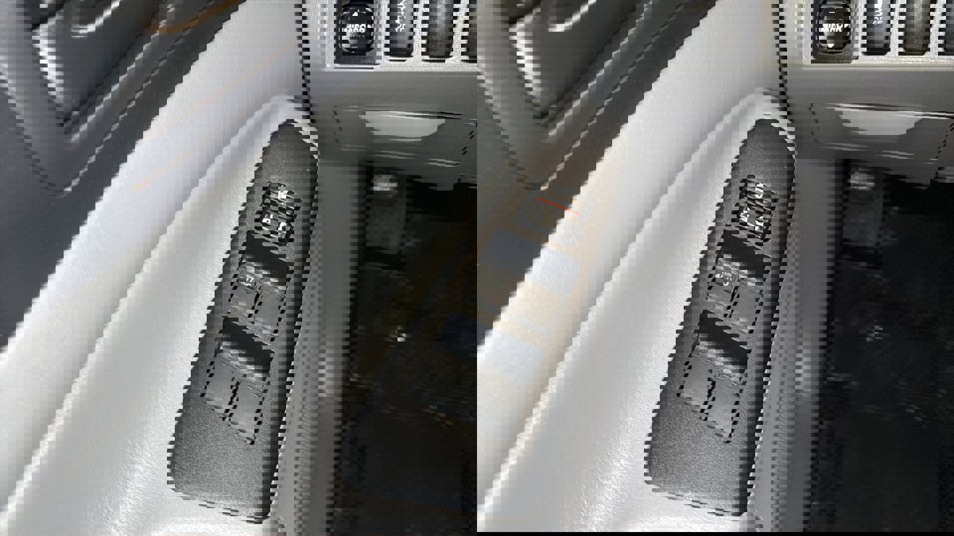 Used 2013 Toyota Tacoma PreRunner w/ TRD Off-Road Pkg RWD image 18