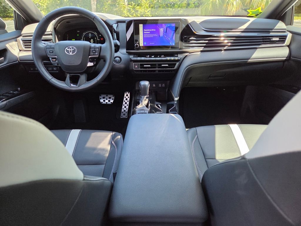 Certified 2025 Toyota Camry SE FWD image 5