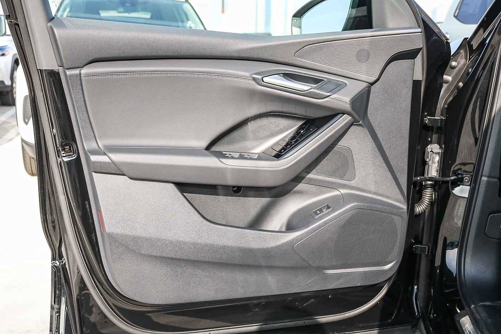 Used 2025 Audi Q6 e-tron Premium w/ Convenience Package image 29