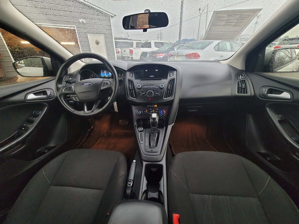 Used 2015 Ford Focus SE w/ SE Sport Package image 18