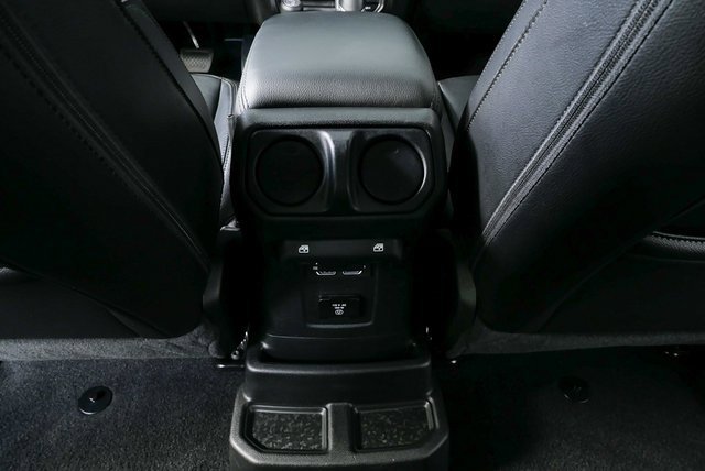 Used 2022 Jeep Wrangler Unlimited Sahara image 18