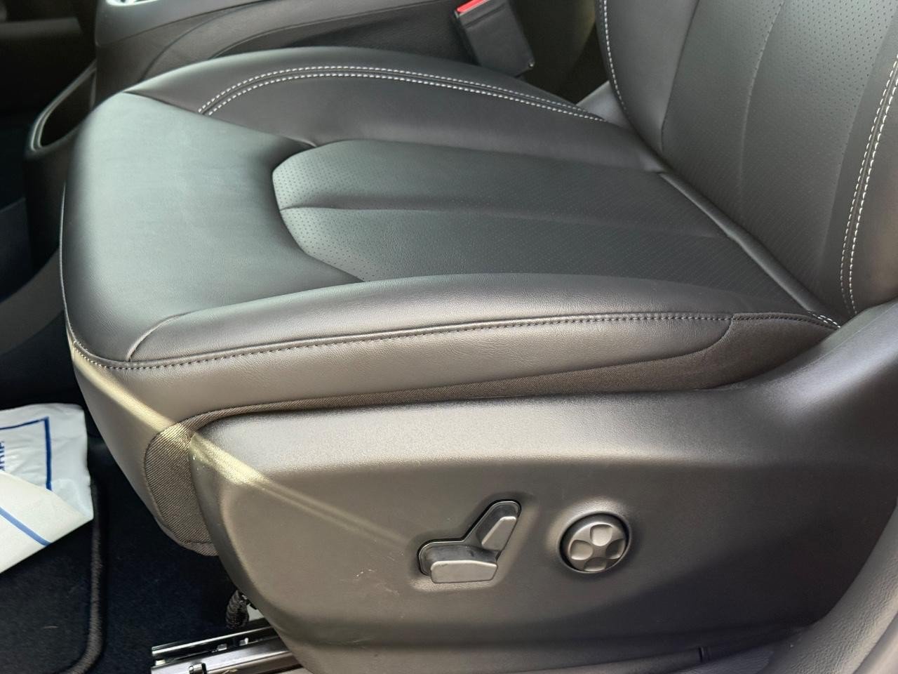 New 2026 Chrysler Pacifica Select FWD image 19