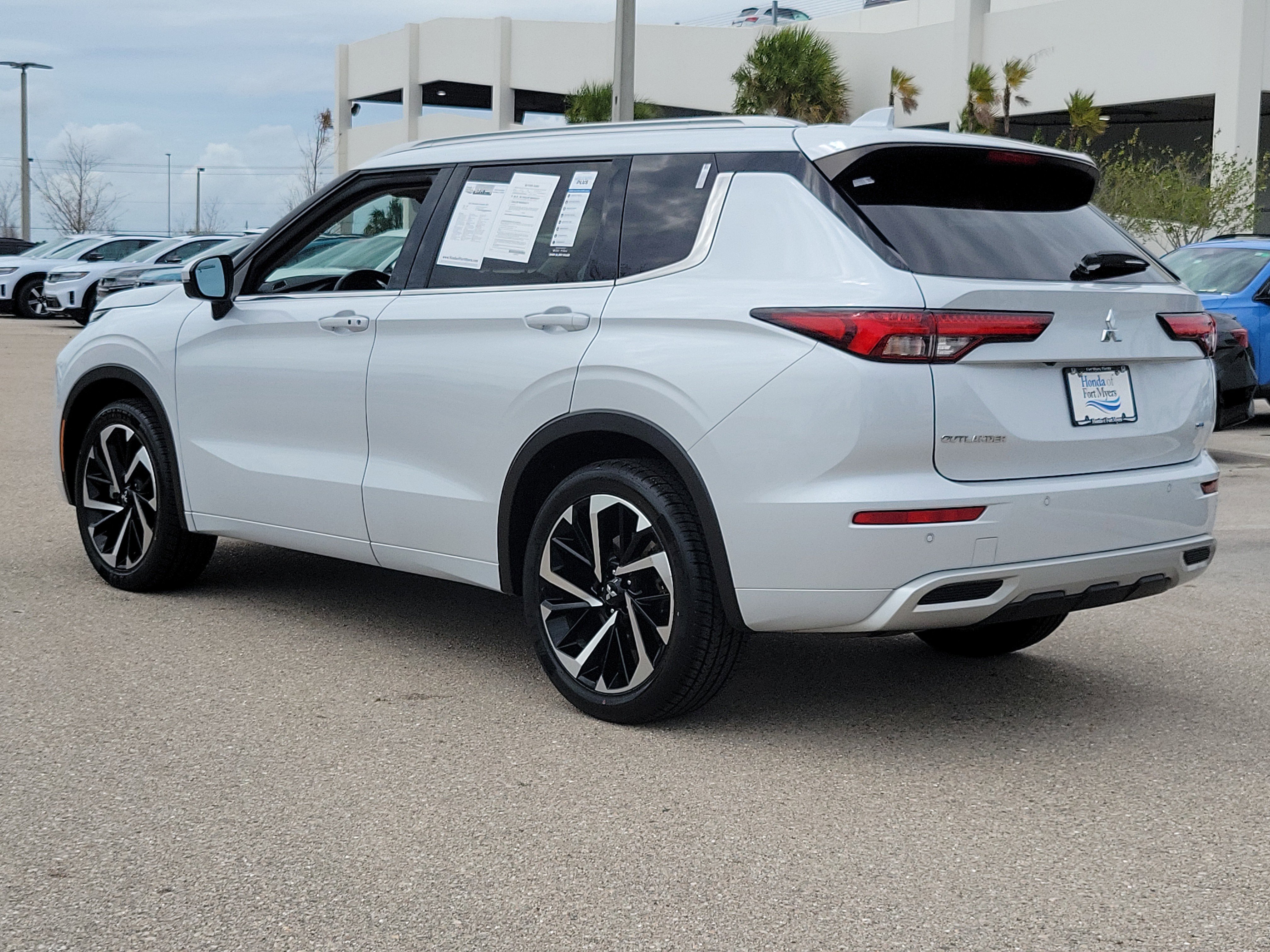 Used 2023 Mitsubishi Outlander SEL image 4